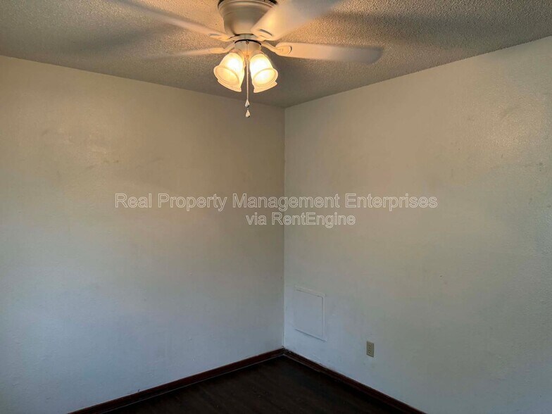Building Photo - 1803 Sandrock Rd