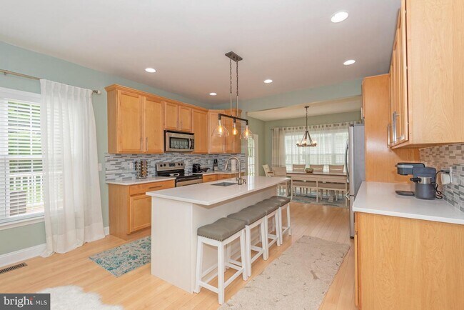 Building Photo - 18959 Gold Finch Cove