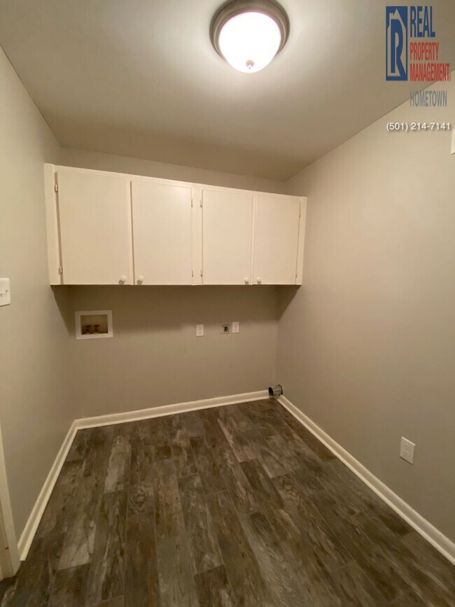 Building Photo - 913 Brewer-