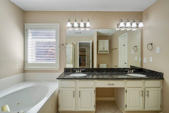 Building Photo - 9631 Bavaria Dr