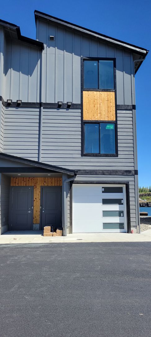 Building Photo - Brand New Luxury Construction with a River View!