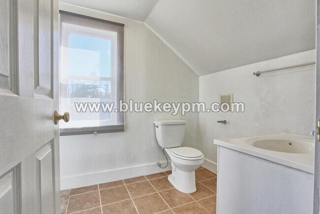 Building Photo - 5514 SE Malden St