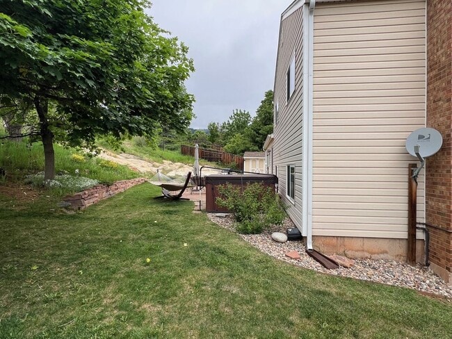 Building Photo - 5 Bedroom Home, Backs to Open Space, Walki...