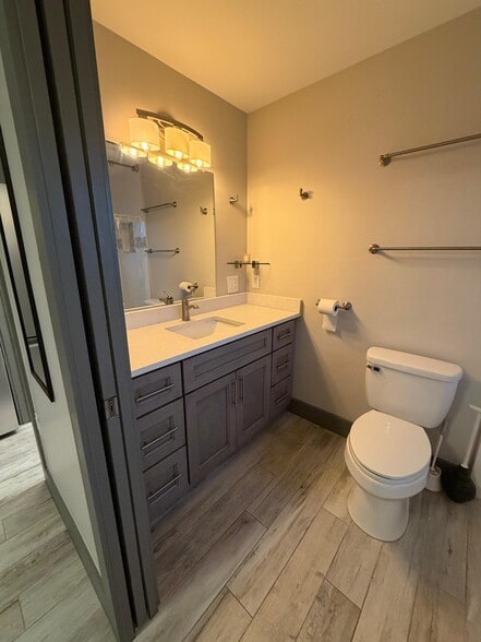 Building Photo - 2116 NE 8th Pl