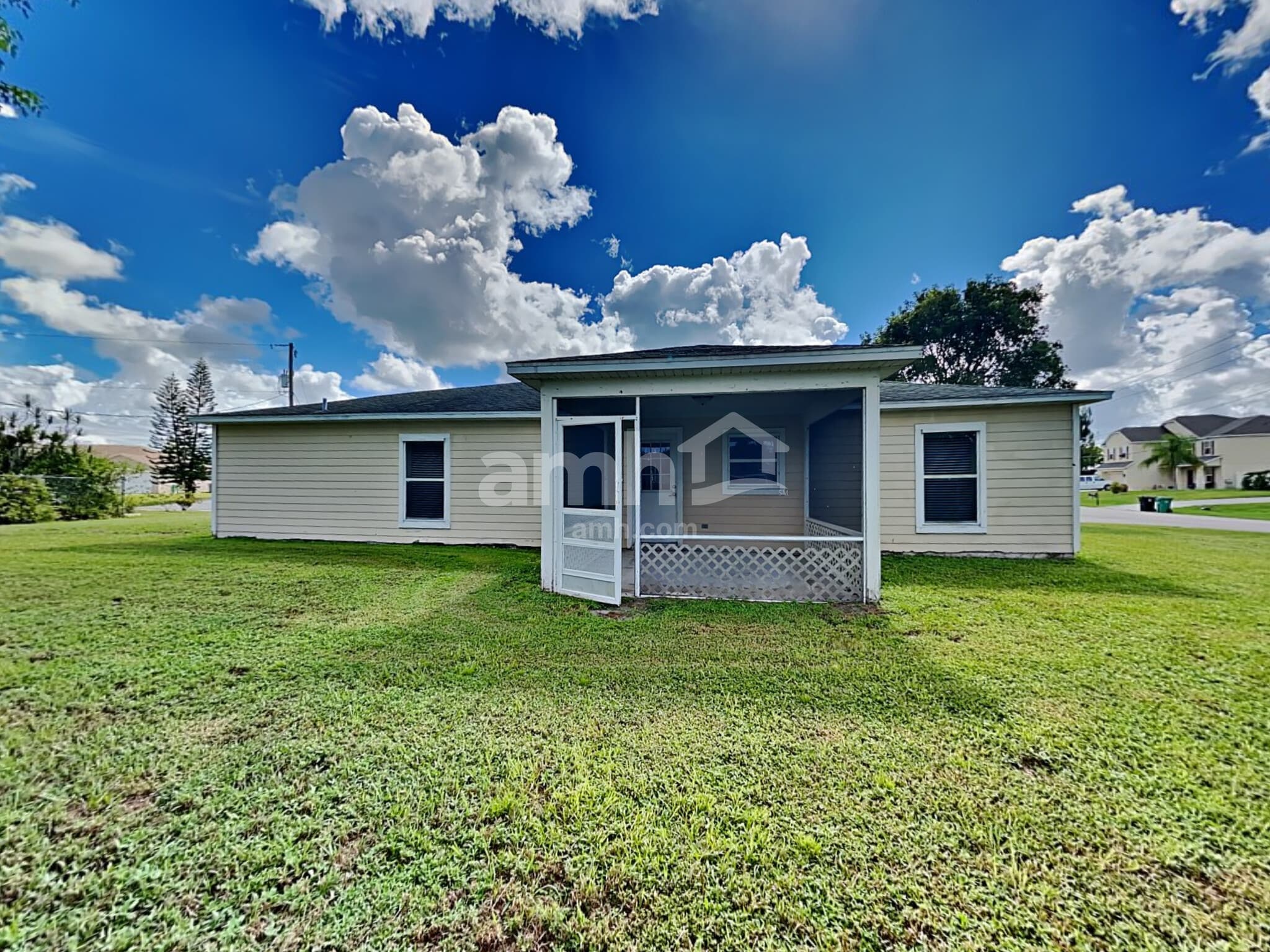 Building Photo - 3090 SW Boxwood Cir