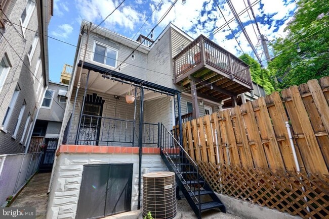Building Photo - 2229 Gough St