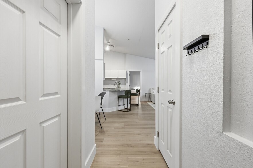 Building Photo - 13810 Sutton Park Dr N