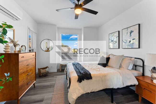 Building Photo - 832 Desty St