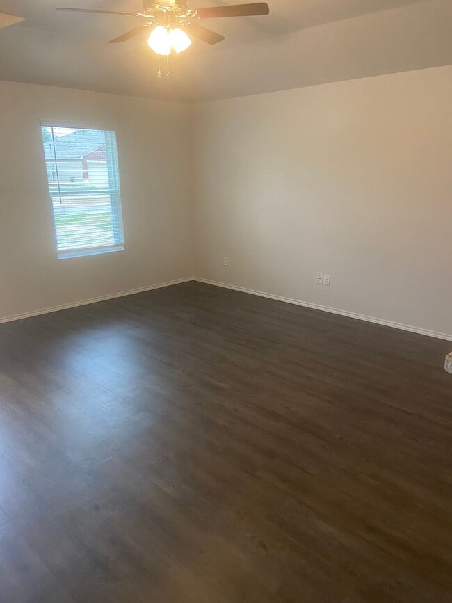 Building Photo - Pre-Leasing Available — Spacious 3-Bedroom, 2-Bath Home in Shadow Valley