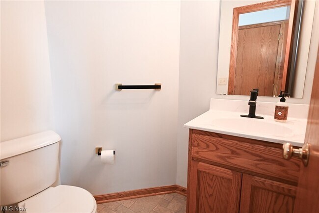 Building Photo - 320 Chadwick Dr