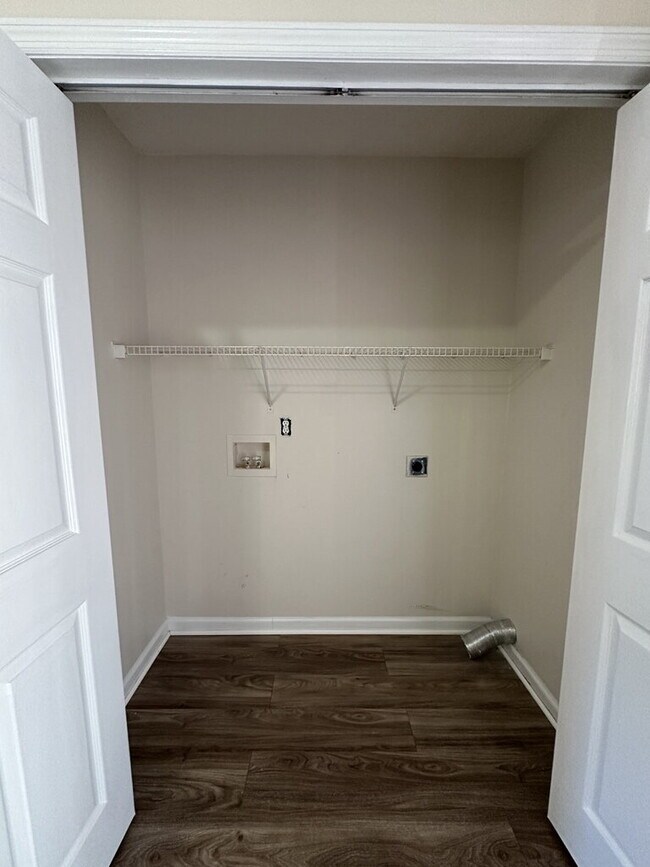 Building Photo - 400 Winners Cir S