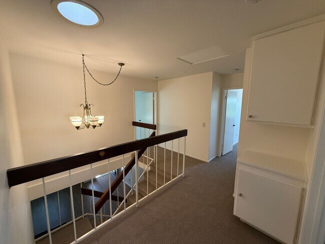 Building Photo - Two-Story 3 Bed, 3 Bath with Bonus Room in...