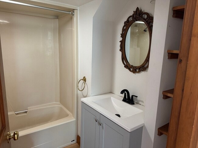 Building Photo - 484 Lake St