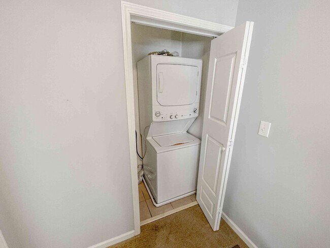 Building Photo - Smyrna 2BD/2.5BA Townhome