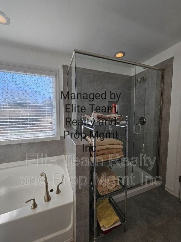 Building Photo - 990 Pennington Dr