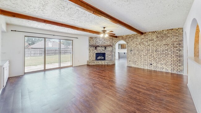 Building Photo - 4004 S Maple Ave