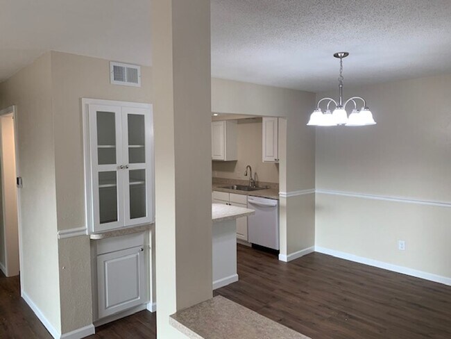 Building Photo - Large Completely Renovated Luxury Condo For Rent at 1664 Brownstone Blvd, Toledo Oh 43614