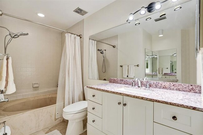Building Photo - 3407 Emerald Oaks Dr