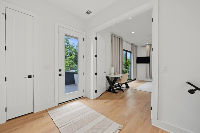 Building Photo - 1142 Boulevard Dr NE