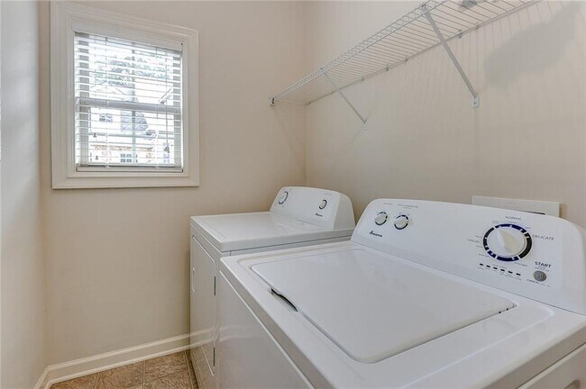 Building Photo - 10424 Park Walk Point