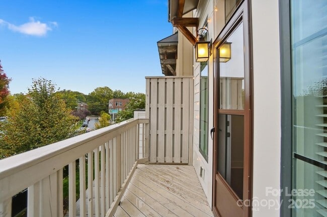 Building Photo - 1312 Nandina St