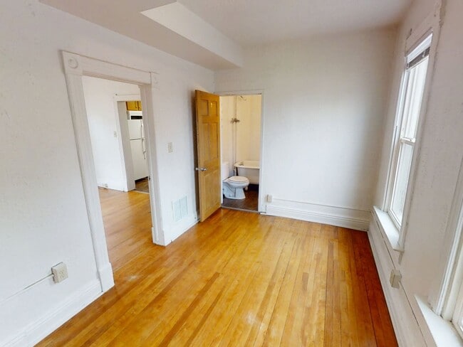 Building Photo - 2409 W 9th St