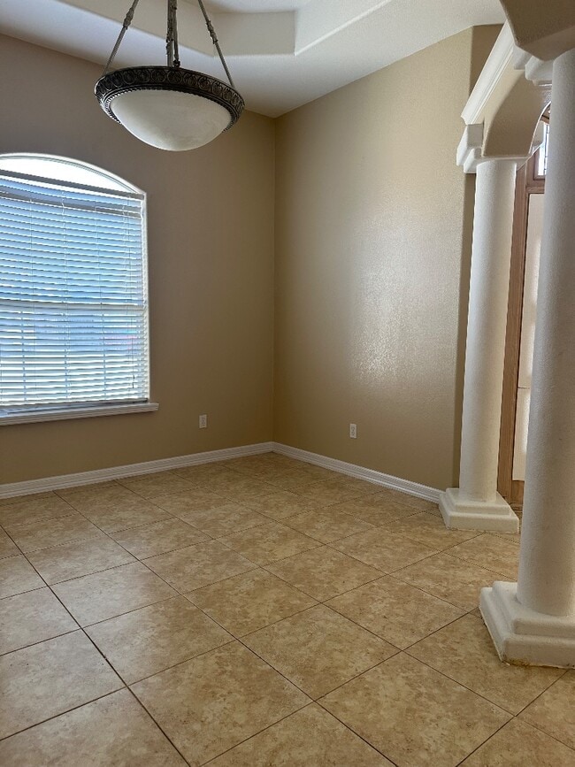 Building Photo - 4007 Zuley St