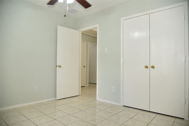 Building Photo - 10406 Sutter Glen Ln