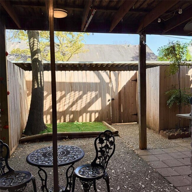 Building Photo - 13022 Trail Hollow Dr