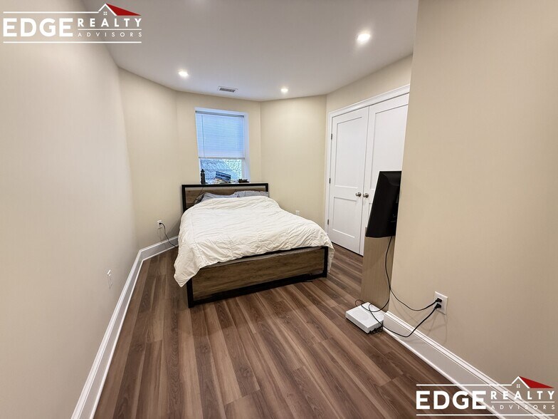 Building Photo - 40 Glenley Ter