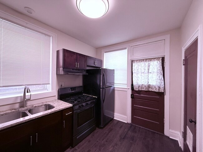 Building Photo - 6649 S Drexel Ave