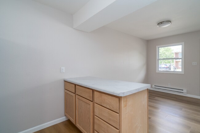 Building Photo - 1108 N 39th St