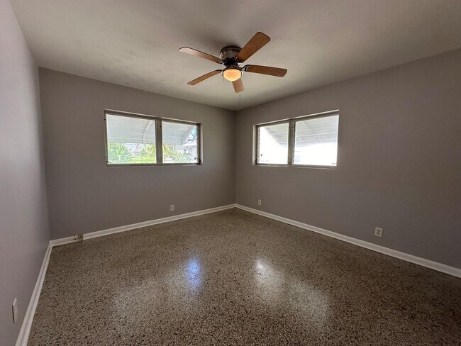 Building Photo - 415 49th St