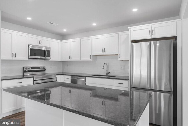 Building Photo - 151 Old Lincoln Hwy