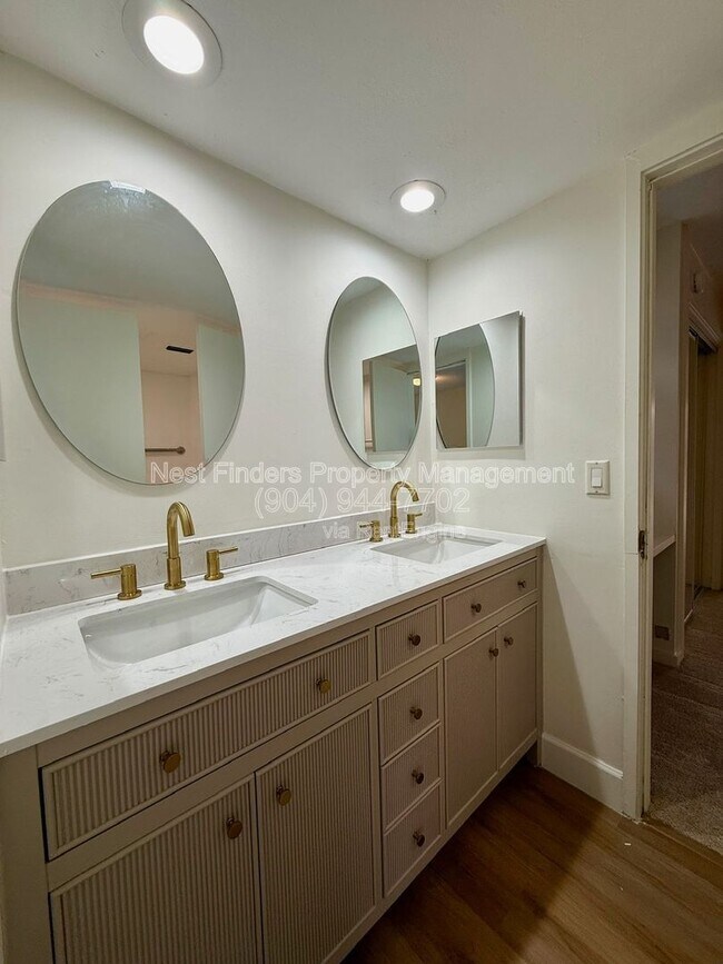 Building Photo - 222 7th St