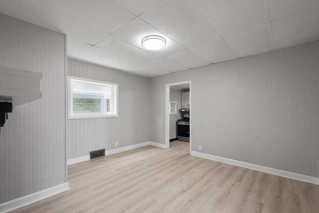 Building Photo - Stunning 2 bedroom home in Whitaker available January 15!