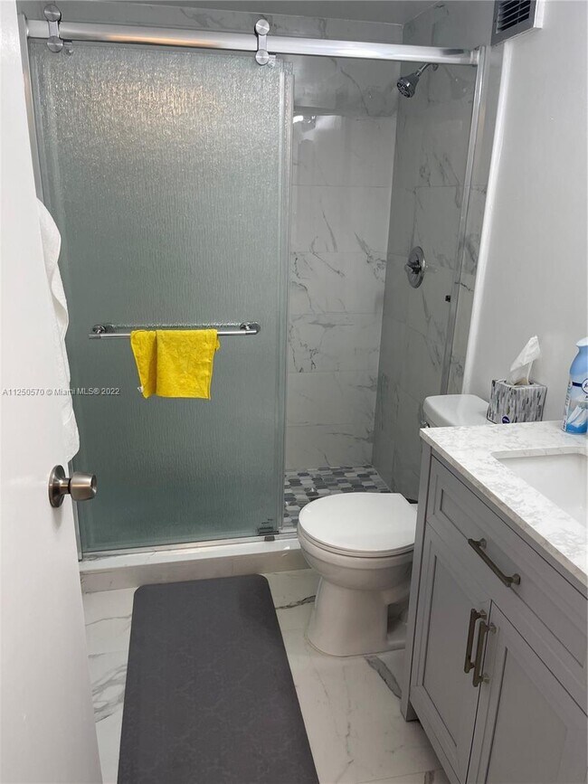 Building Photo - 3725 S Ocean Dr