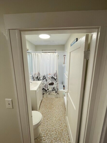 Building Photo - 402 Highland Ave