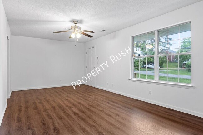 Building Photo - 3404 Frawley St
