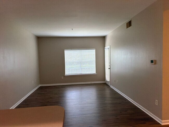 Building Photo - Three Bedroom Updated First Floor Condo at The Legends