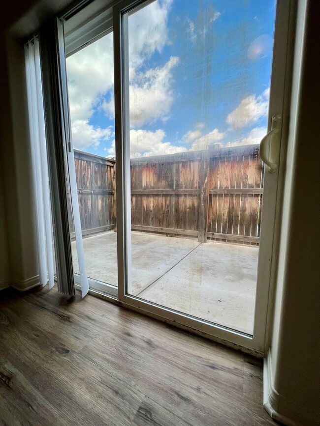 Building Photo - 708 Meadow Grove Ct