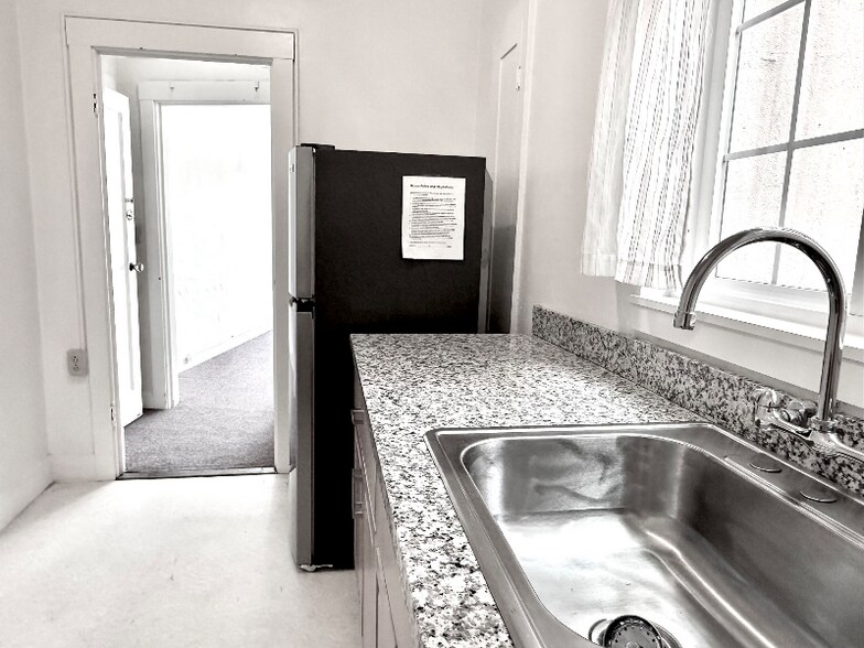 Building Photo - 2818 Telegraph Ave