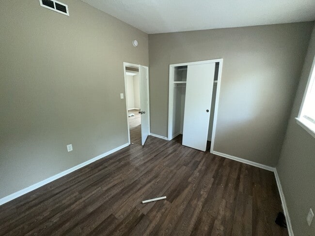 Building Photo - 3320 Ridgeland Dr