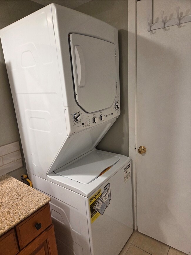 Building Photo - 902 Euclid St