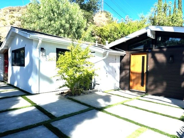 Building Photo - 22421 Mulholland Dr