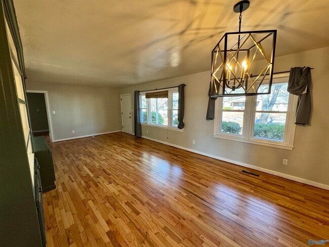 Building Photo - 804 Hereford Dr