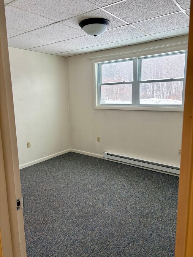 Building Photo - Roberts