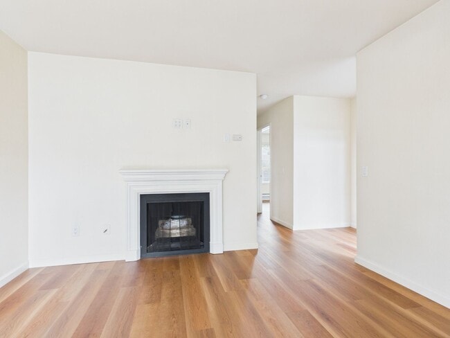 Building Photo - Beautifully appointed 2 bedroom condo for rent at Kimberly Place