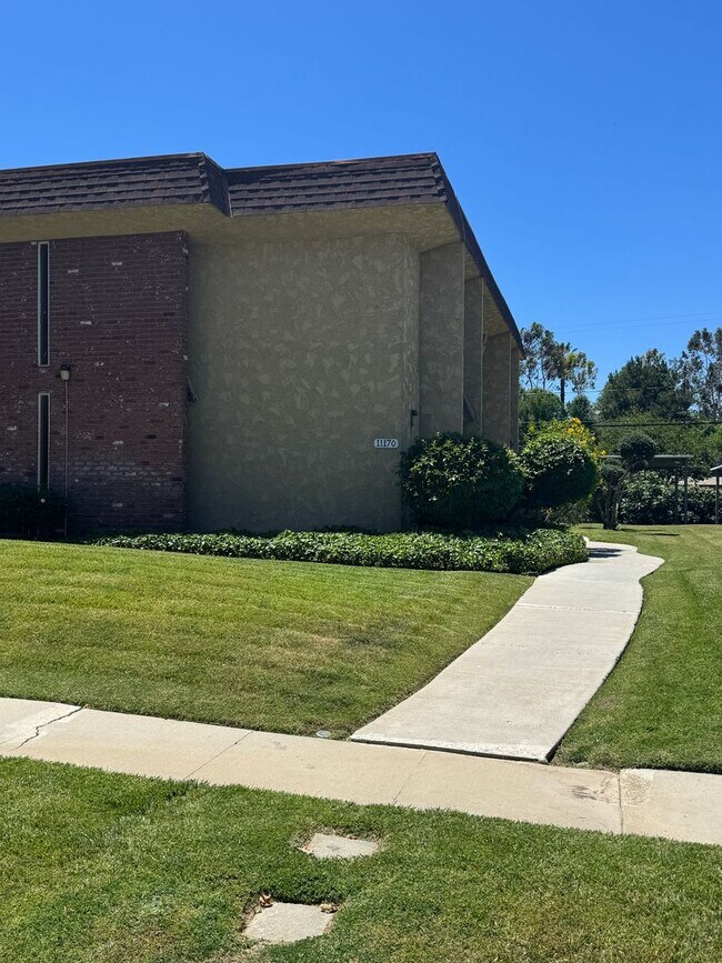 Building Photo - 11170 Poplar St