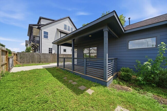 Building Photo - 603 Edgewood St